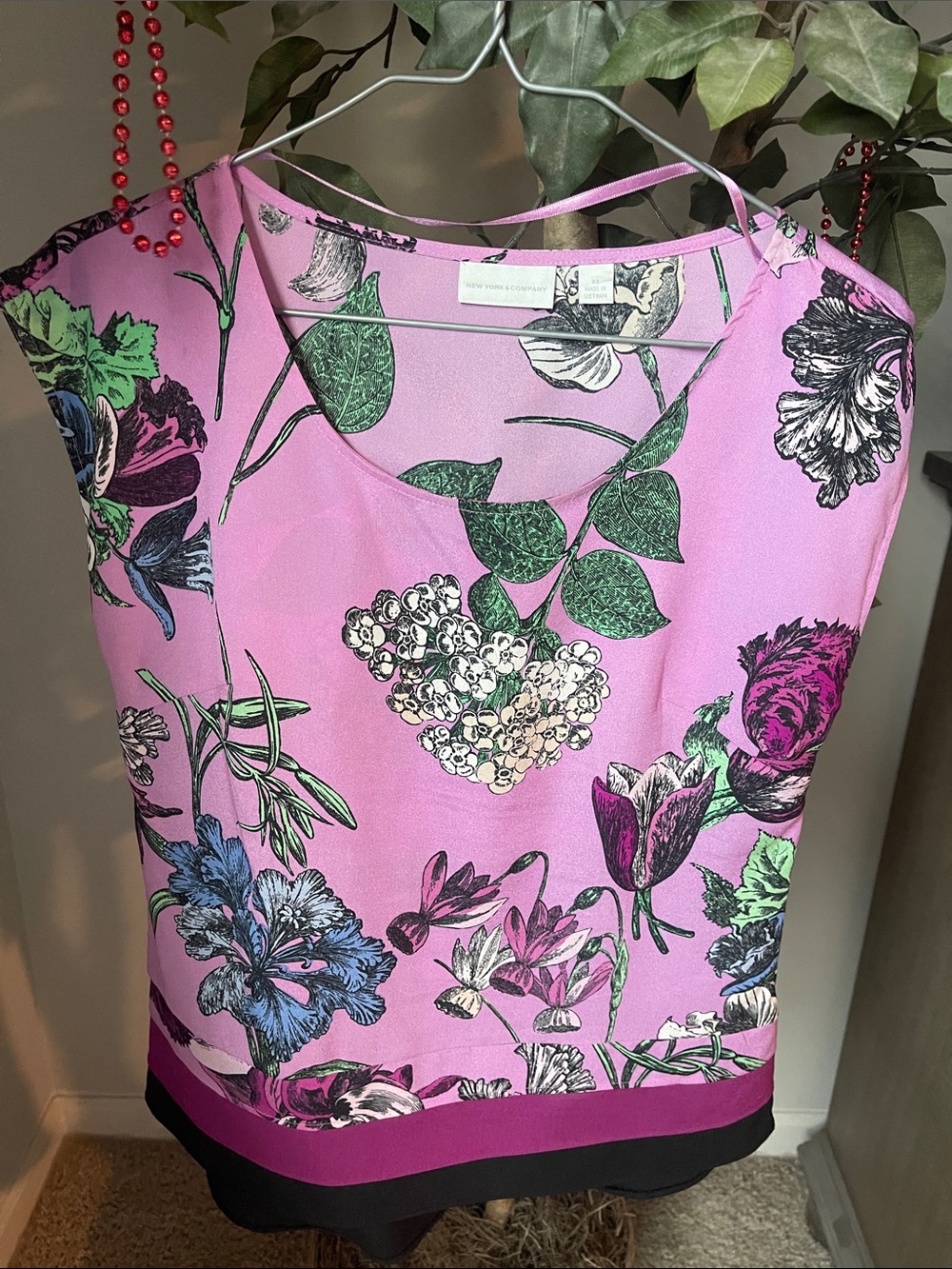 New York & Company Pink Floral Print Sleeveless Top